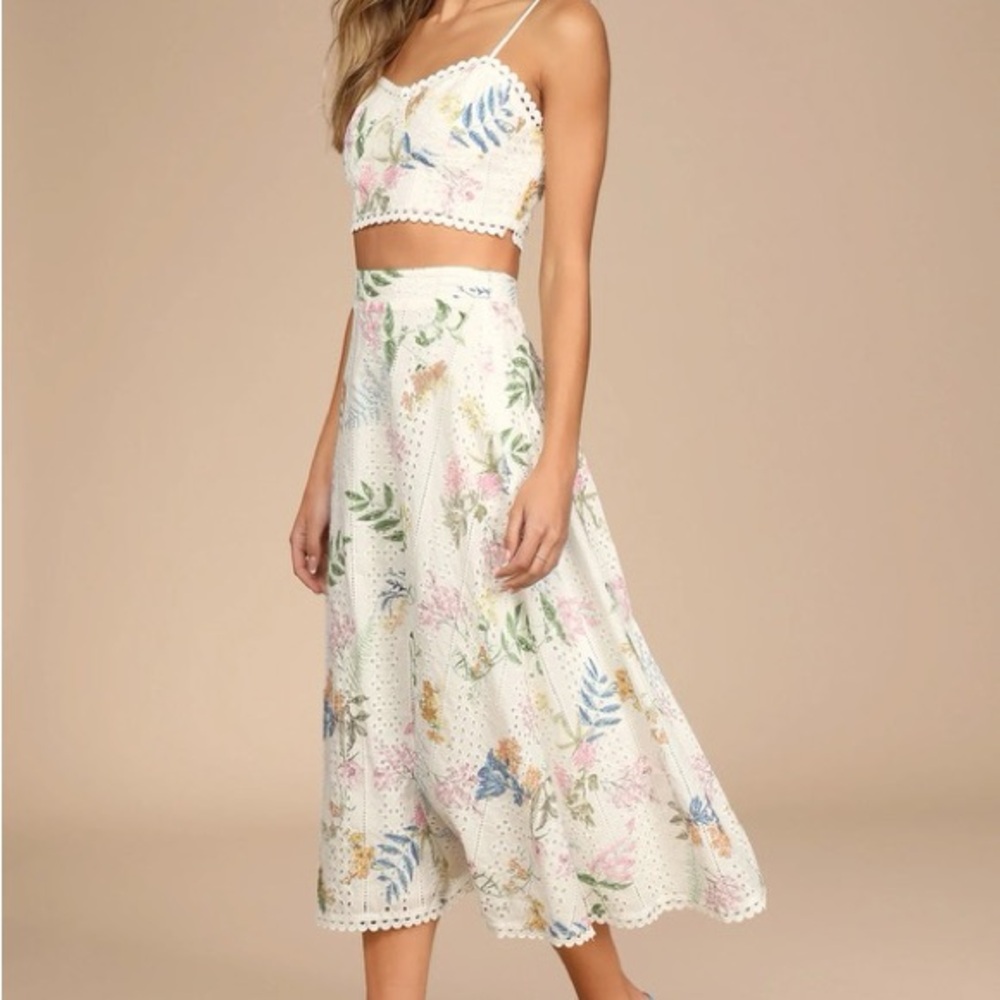 Lulus 2-piece floral outfit. Spaghetti strap top and midi skirt. Colorful & fun